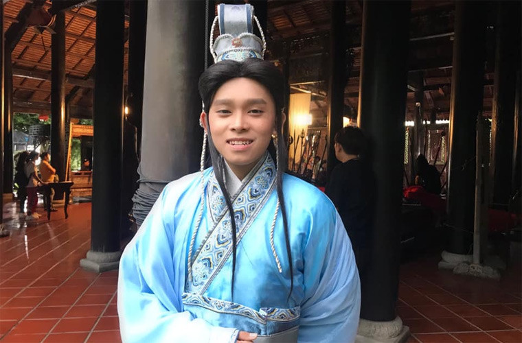 Trong vài năm qua, Hồ Văn Cường được mẹ nuôi đưa đi diễn cùng nhiều nơi trong và ngoài nước.