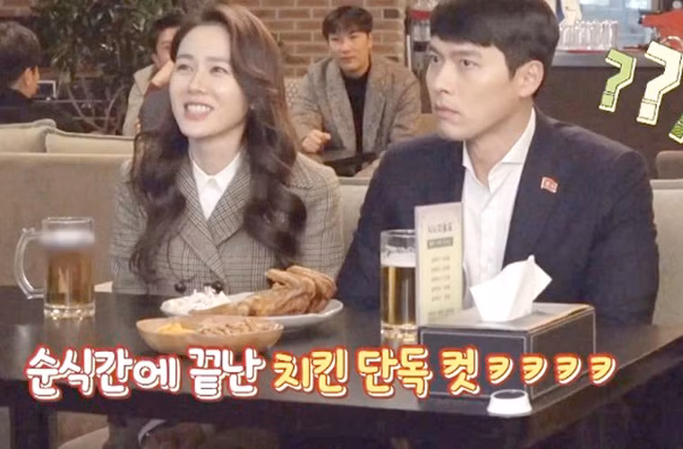 Cặp đôi bị bắt gặp lén nắm tay nhau dưới gầm bàn trong một cảnh quay của “Hạ cánh nơi anh”.