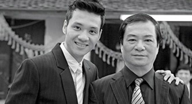 NSND Khải Hưng trải qua hai lần đò. Người vợ đầu có với ông một con trai duy nhất là đạo diễn Khải Anh và người vợ thứ hai có một cô con gái.