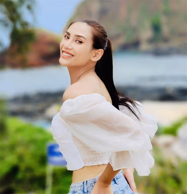 Hoàng Yến thì dịu dàng, mềm mại hơn còn bạn trai cô cũng bớt đi chơi khuya hơn để về gọi điện nói chuyện với cô.