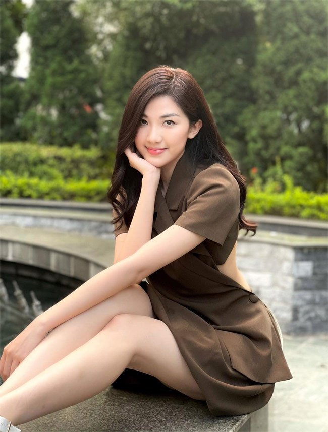 Ngoài ra, nữ diễn viên "11 tháng 5 ngày" còn có khuôn mặt rất khả ái, thần thái như hoa hậu.