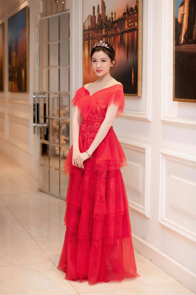 Lương Thanh được khán giả biết tới qua nhiều bộ phim như: "Hoa hồng trên ngực trái", "11 tháng 5 ngày", "Cả một đời ân oán", "Những cô gái trong thành phố"...