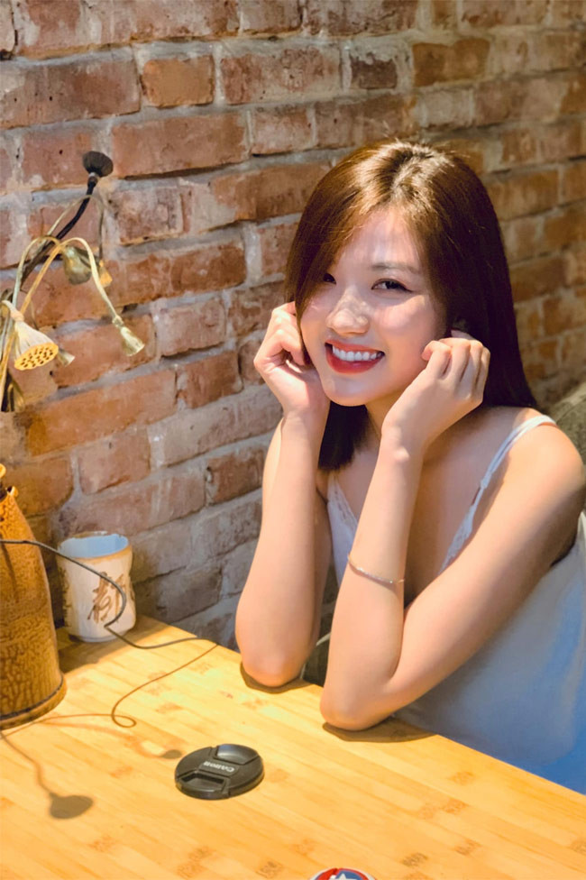 Ngoài đời Lương Thanh được nhiều bạn bè, đồng nghiệp nhận xét là hiền lành, dễ thương.