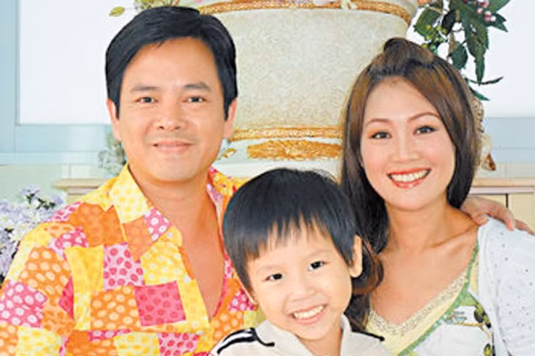 Sau 20 năm, cuộc hôn nhân của Lương Tiểu Băng và Trần Gia Huy vẫn bền vững dù năm 2012 Lương Tiểu Băng từng dính tin đồn cặp kè với một sao nam trẻ tuổi của TVB. Thời điểm đó Trần Gia Huy hết lời bênh vực vợ. (Ảnh: weibo)