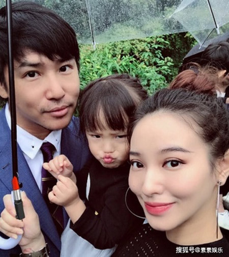 Lý do Âu Đệ và vợ chia tay là vì những bất động về tính cách không thể hàn gắn. Sau khi ly hôn, Âu Đệ sẽ trực tiếp nuôi hai con gái chung của cặp đôi. (Ảnh: sina)