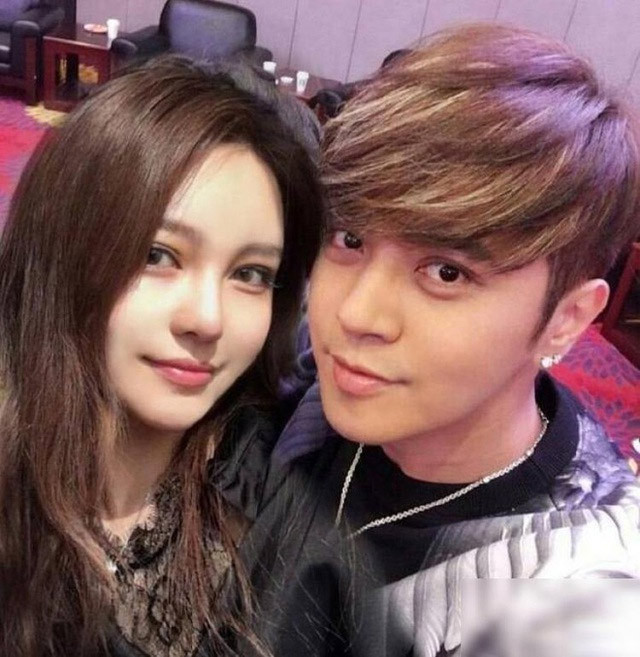 La Chí Tường đã phải hai lần đăng đàn xin lỗi thì Châu Dương Thanh mới tạm ngưng bóc phốt. Tuy nhiên, scandal này khiến sự nghiệp của họ La bị ảnh hưởng nghiêm trọng khi anh bị cắt nhiều hợp đồng quảng cáo, đóng phim. (Ảnh: weibo)