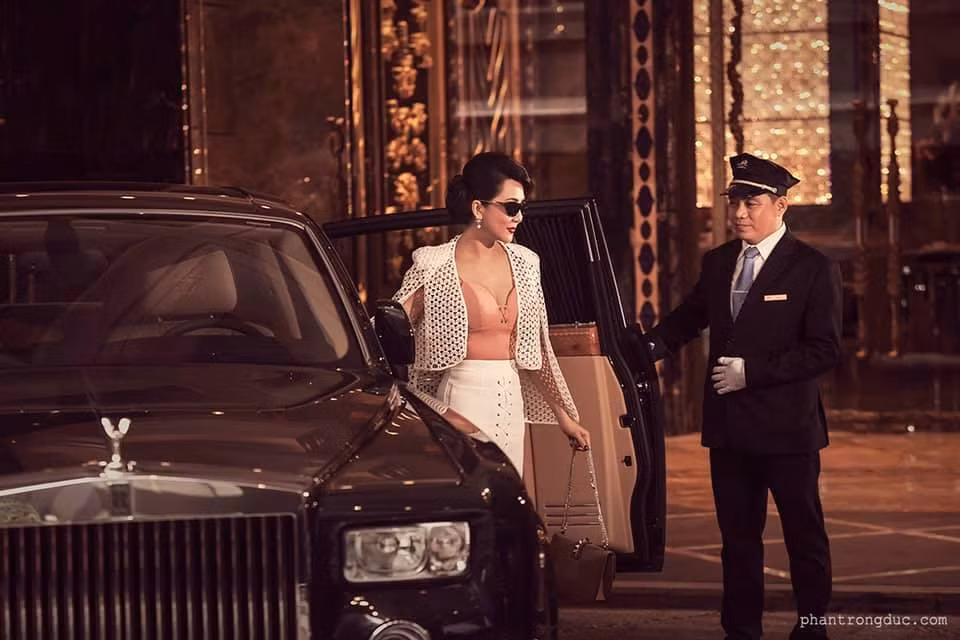 Hiện tại, bà mẹ hai con dành thời gian để tận hưởng cuộc sống sau 2 lần ly hôn, trải qua một cuộc tình kéo dài 10 năm.