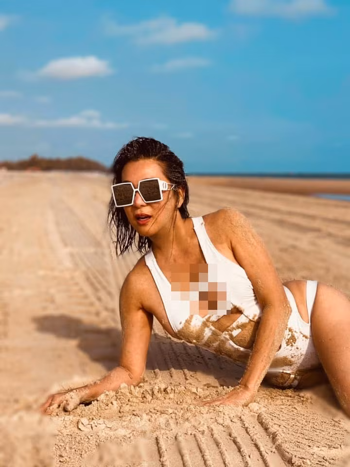 MC Kỳ Duyên diện bikini khoe đường cong hình thể "đốt mắt" người đối diện.