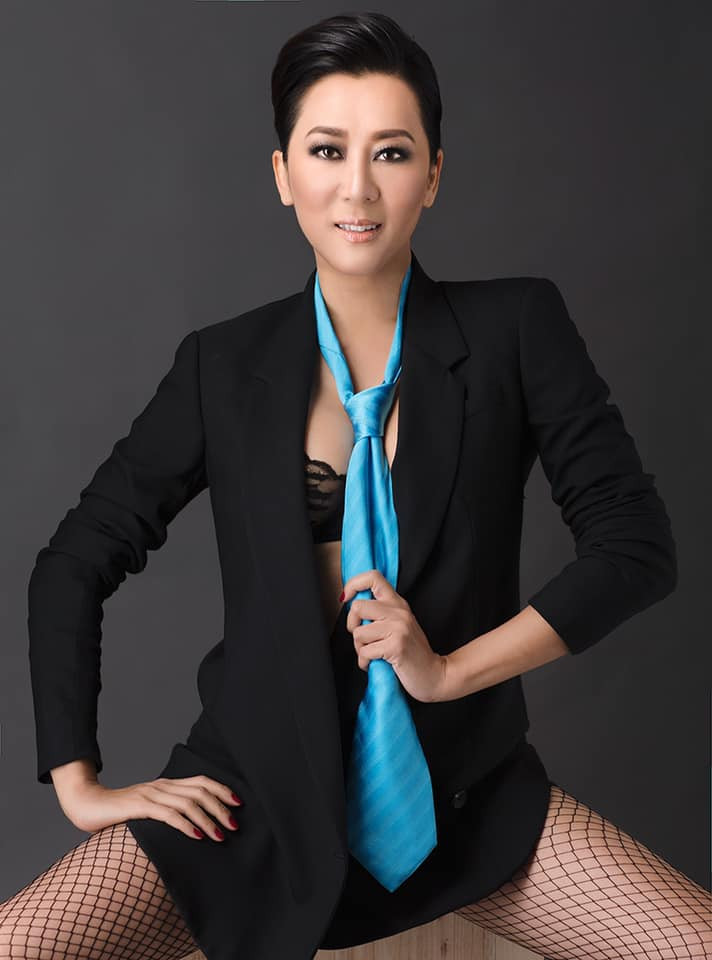 Mỹ nhân 6X luôn biết cách gây thu hút mỗi khi xuất hiện.