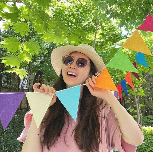 Đến tháng 3/2018, nữ diễn viên sinh năm 1975 khiến nhiều người bất ngờ khi thông báo đã kết hôn với CEO công ty ứng dụng điện thoại kém cô 9 tuổi.