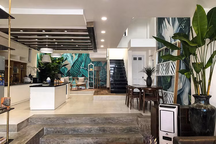 Với thu nhập khủng từ ca hát, Hồ Quang Hiếu đủ sức để tậu cho mình căn nhà rộng rộng 300m2, giá trị 23 tỷ đồng và xe sang để đi lại. (Ảnh: Vietnamnet)