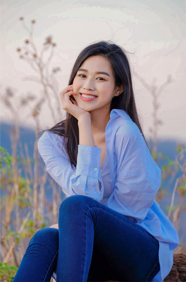 Lợi thế của người đẹp họ Đỗ là nụ cười tươi và vẻ gần gũi, thân thiện.