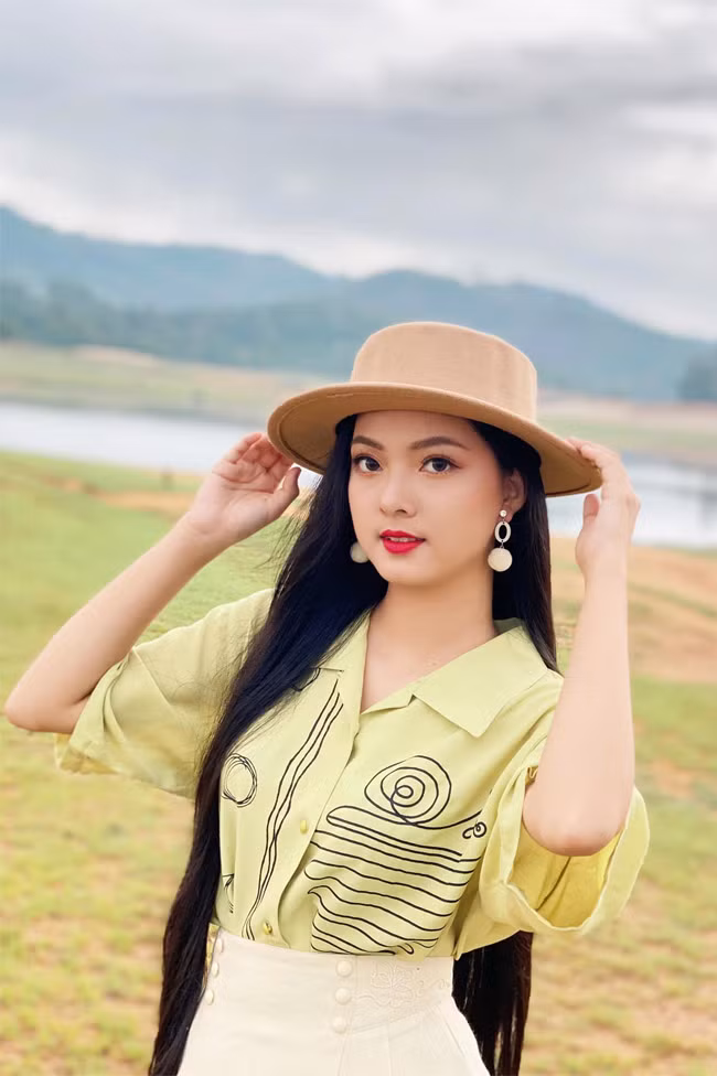 Cô gái 18 tuổi gây chú ý tại cuộc thi Hoa hậu Hoàn vũ Việt Nam năm nay nhờ khuôn mặt đẹp tựa thiên thần.