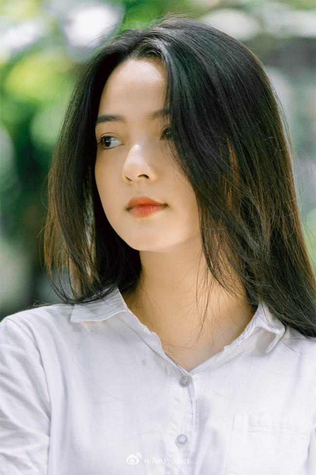 Mai Thảo Trang, sinh năm 2003, là một trong những thí sinh nhỏ tuổi nhất cuộc thi Hoa hậu Hoàn vũ Việt Nam 2021.