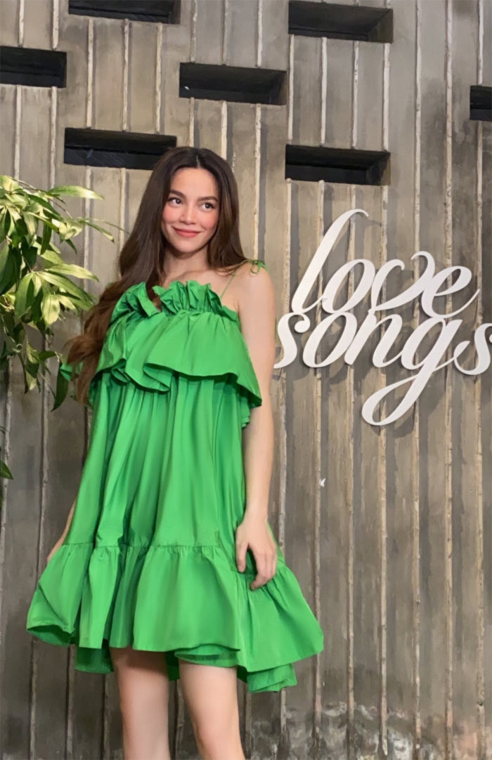 Ở những tháng cuối thai kỳ khi mang thai đôi hai con Leon và Lisa, Hồ Ngọc Hà vẫn nhẹ nhàng và gợi cảm như lúc chưa mang thai. (Ảnh: FBNV)