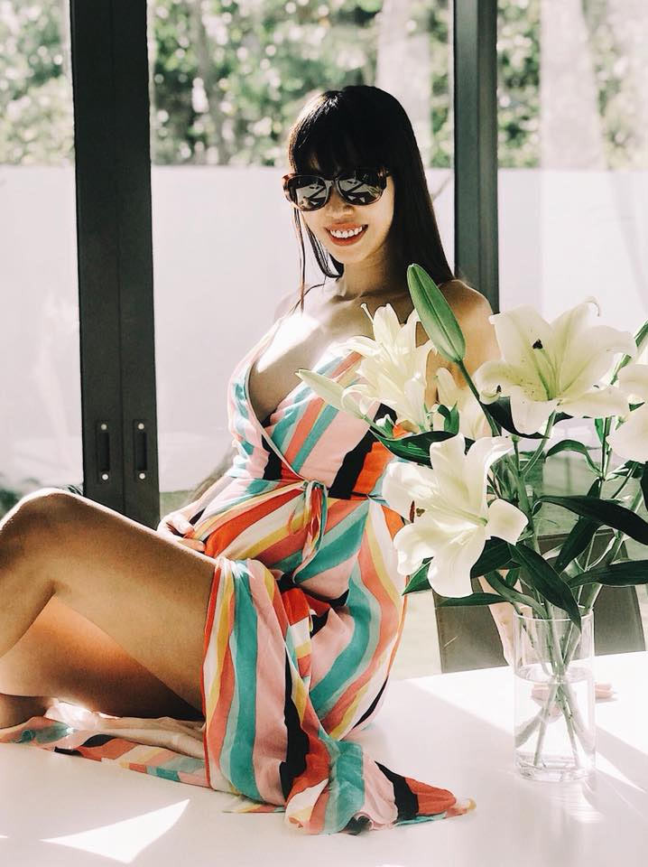 Siêu mẫu Hà Anh vẫn giữ được vẻ sexy, quyến rũ vốn có ngay cả khi cô mang bụng bầu lùm lùm. (Ảnh: FBNV)