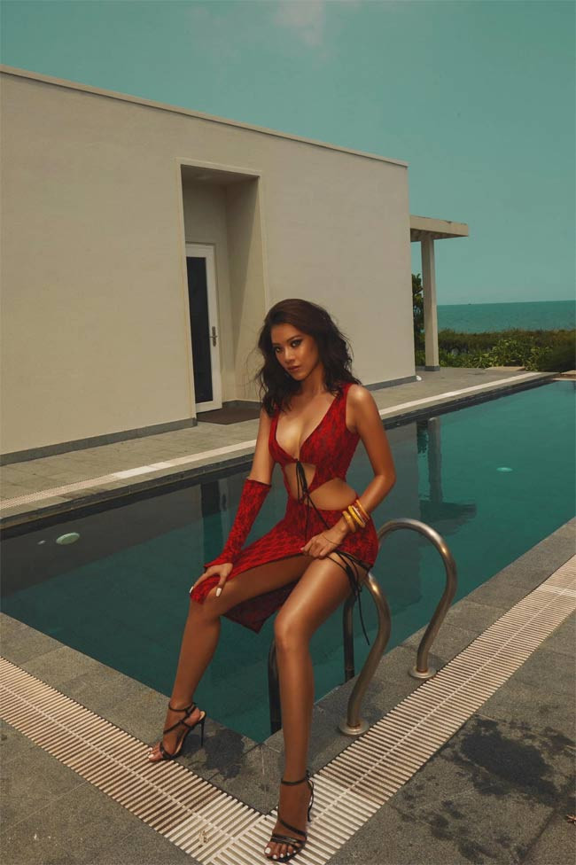  Kim Duyên sinh năm 1995, cao 1m73, số đo 3 vòng khi tham dự cuộc thi Hoa hậu Hoàn vũ Việt Nam 2019 là 90-60-95.