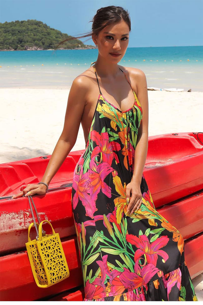 Tại cuộc thi Hoa hậu Hoàn vũ Việt Nam, Kim Duyên là một trong những thí sinh top đầu và đầy tiềm năng bởi sắc vóc quyến rũ, phong thái tự tin, vốn tiếng Anh tốt.