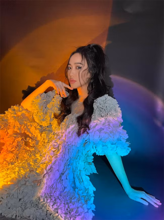 Sau khi thông tin Diệu Nhi bí mật sinh con được phát tán trên mạng xã hội, nhiều người đã lục lại những hình ảnh trước đó của nữ diễn viên "Gia đình là số 1".