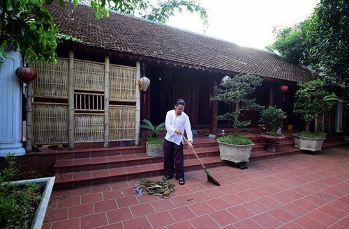 Không chỉ là nơi để trở về sau những bộn bề công việc, mỗi năm, nghệ sĩ Vượng Râu đều tận hưởng cái Tết quây quần bên bà xã và các con trong không gian biệt phủ ấm cúng.