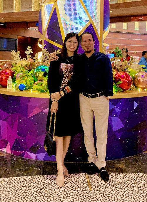 Biết vợ vất vả nên dù là người nóng tính và ít nói nhưng nam nghệ sĩ sinh năm 1980 luôn biết cách lắng nghe vợ tâm sự, giãi bày về chuyện con cái và công việc.