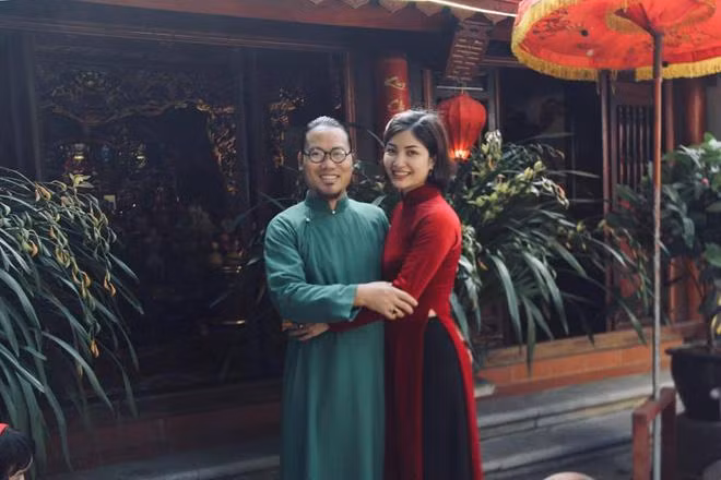 Ngoài "gia tài" là 5 con "đủ nếp đủ tẻ", Vượng Râu và bà xã Thu Hiền còn sở hữu cơ ngơi là biệt phủ 10 tỷ nằm ở ngoại thành Hà Nội.