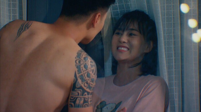 Đặc biệt trong vài tập trở lại đây, Phương Oanh và Mạnh Trường liên tục có cảnh khóa môi, "phát cẩu lương" khiến người xem phải "đỏ mặt".