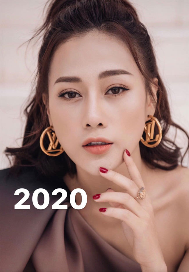 Năm 2020, Phương Oanh công khai hình ảnh trước và sau phẫu thuật chỉnh sửa nhan sắc. Nữ diễn viên sinh năm 1989 sang tận Hàn Quốc để chỉnh sửa khuôn mặt.