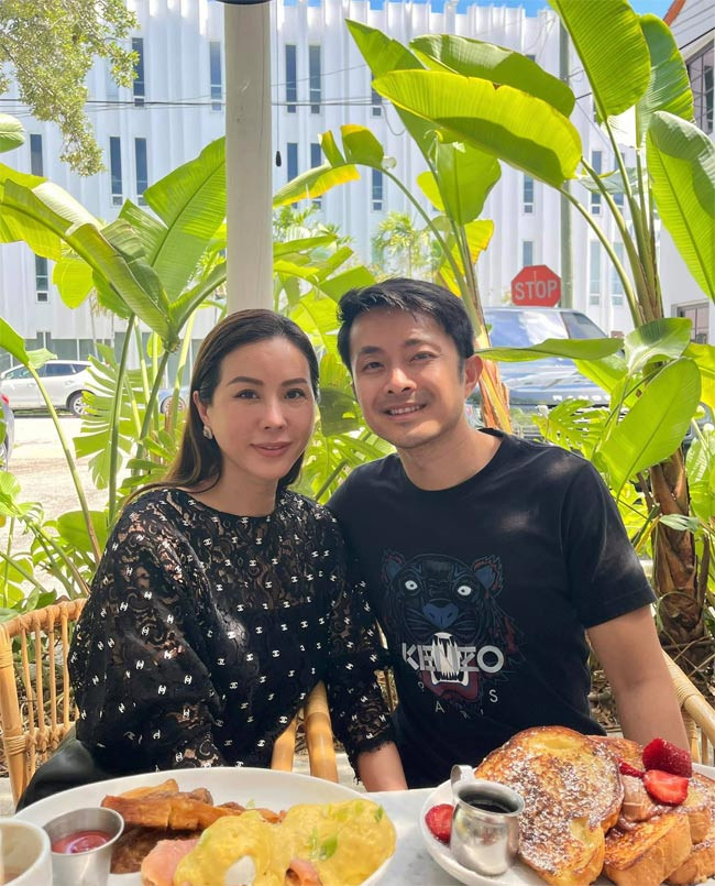 Mãi ba năm sau đó, Hoa hậu Thu Hoài mới thoải mái trong việc thể hiện tình cảm với bạn trai kém tuổi và đăng hình hai người lên mạng xã hội nhiều hơn.