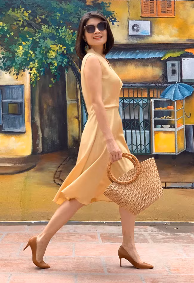 Việc Diệp Anh đột ngột nghỉ việc tại VTV sau 16 năm gắn bó khiến nhiều người bất ngờ, tiếc nuối. "Khi tôi quyết định rời khỏi VTV sau 16 năm gắn bó thì đó là một cú sốc cực lớn đối với tất cả những người thân trong gia đình. Bố chồng và bố đẻ đều rơi nước mắt. Mẹ đẻ và mẹ chồng thì lo lắng đủ điều”, Diệp Anh chia sẻ.