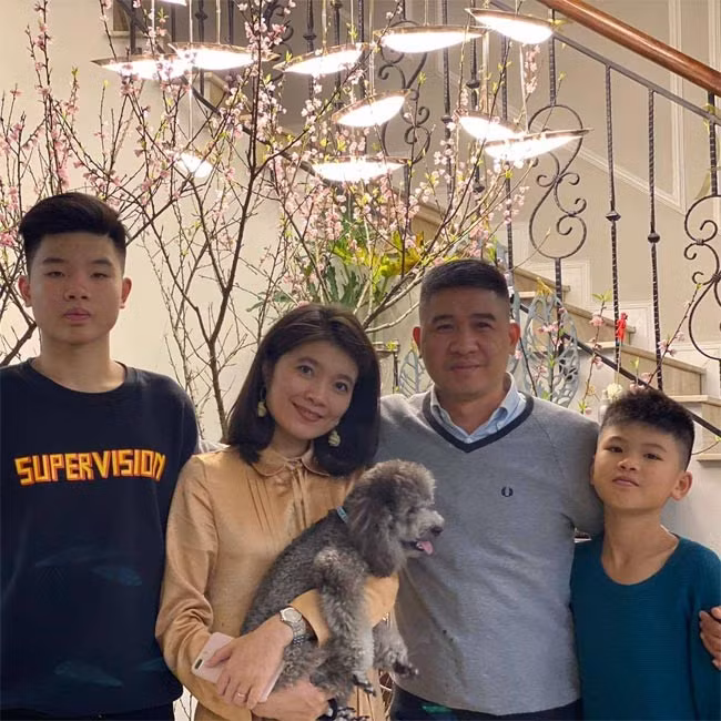 “Tôi có nhiều thời gian hơn cho gia đình và đam mê của mình. Nếu trước đây, vào đúng những dịp quan trọng của gia đình như ngày Tết, ngày giỗ, ngày sinh nhật… mình thường vắng mặt và phải xin mọi người thông cảm, thì nay đã được vui cùng mọi người…”, Diệp Anh cho biết.