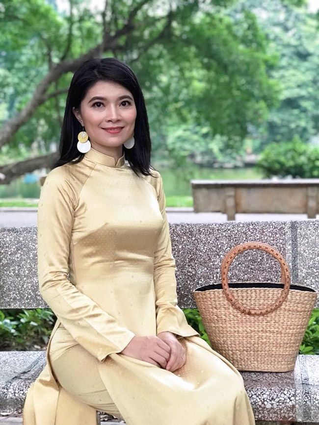 Rời VTV, Diệp Anh bắt tay vào kinh doanh thời trang. Cô phát triển một thương hiệu thời trang chuyên về lụa và các sản phẩm đều do chính cô thiết kế.