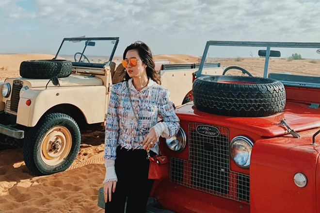 Cô nàng sở hữu nhiều món đồ hàng hiệu đắt giá và có cơ hội được đi du lịch khắp các quốc gia trên thế giới.