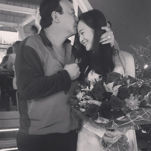 Anh Sa từ lâu thu hút sự chú ý khi có cha ruột là Chủ tịch một công ty bất động sản lớn, có tiếng ở Việt Nam.