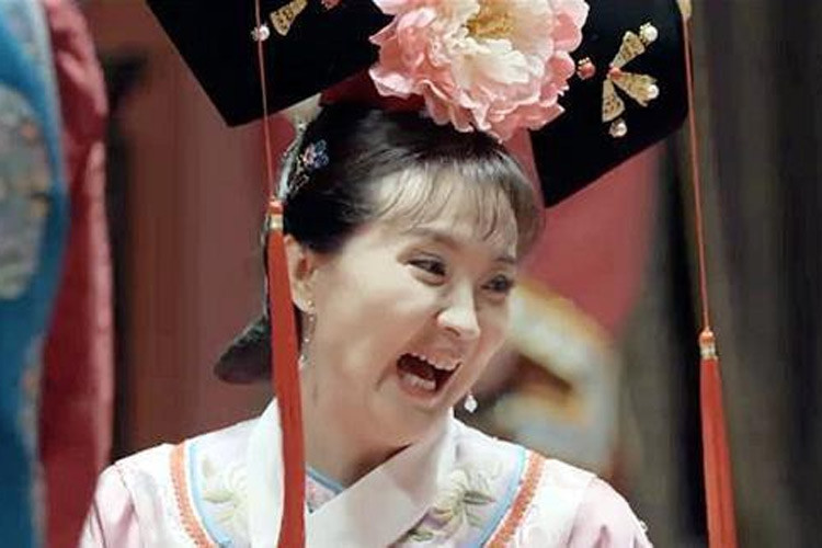 Mới đây hình ảnh Vương Diễm khi tái hiện lại hình ảnh “Tình nhi cách cách”, vai diễn để đời của cô trong “Hoàn châu cách cách” đã nhận nhiều lời chê bai. (Ảnh: sina)