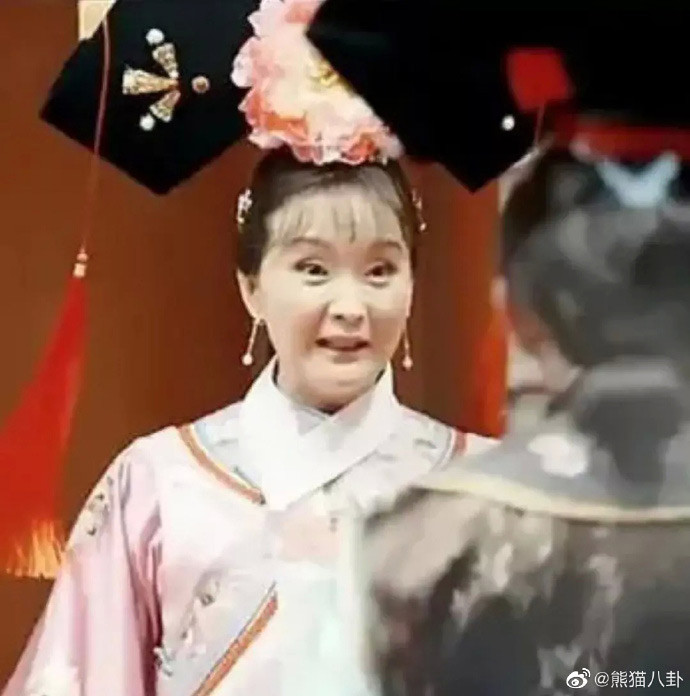 Vương Diễm già nua và xập xệ khi tái hiện lại vai Tình nhi trong "Hoàn châu cách cách" ở tuổi 47. (Ảnh: sina)