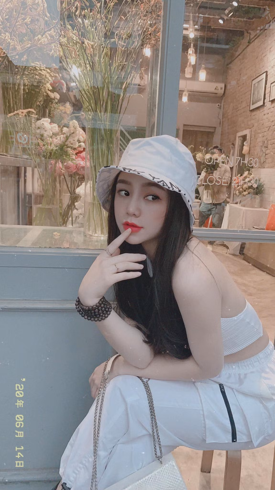 Quỳnh Kool chuộng phong cách ngọt ngào, dễ thương đúng như vẻ đẹp ngoại hình của cô.