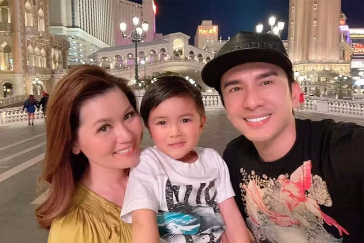 Cả ba lại cùng nhau đi chơi dịp sinh nhật của Thuỷ Tiên. Dù đã ly hôn nhưng Đan Trường và Thuỷ Tiên cư xử với nhau rất văn minh nên được nhiều người khen ngợi.