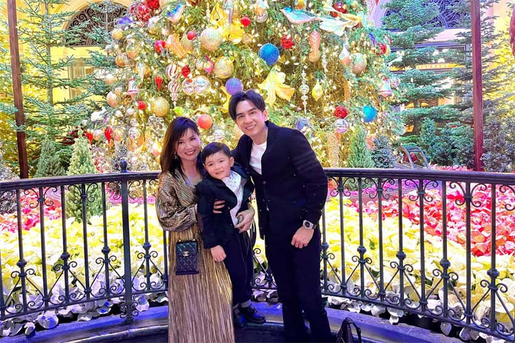 "Happy Birthday, Daddy Dan Truong Pham. Cả nhà đang ở Las Vegas, ham chơi lắm nhưng sẽ cố gắng post thêm hình và video để cả nhà cùng chúc mừng anh Bo", Thuỷ Tiên viết trên trang cá nhân.