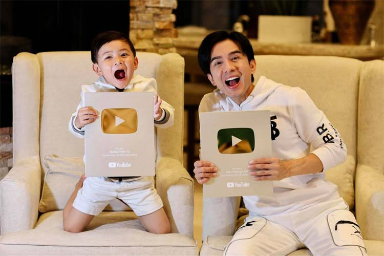 Mặc dù bố mẹ chia tay nhưng do cách cư xử khéo léo của Đan Trường và Thuỷ Tiên nên bé Mathis luôn vui vẻ vì được ba mẹ quan tâm.