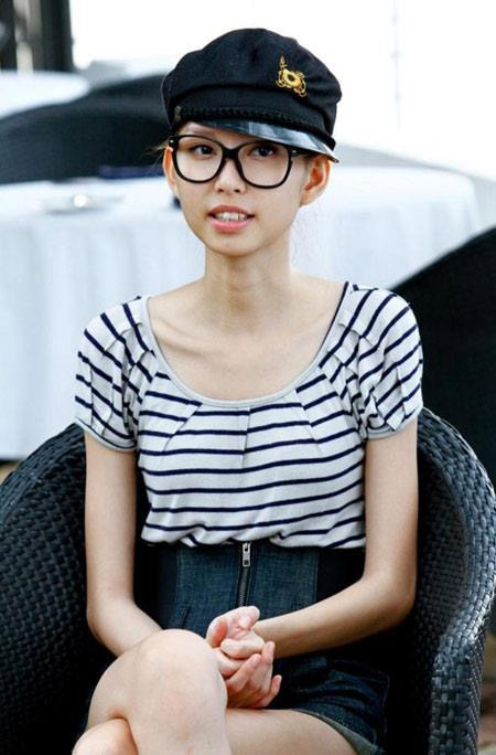 Cô gái sinh năm 1990 cao 1m73 nhưng chỉ nặng có 42kg xếp thứ 9 chung cuộc tại Vietnam’s Next Top Model 2011. Tuy nhiên nhờ ngoại hình đó cùng khuôn mặt cá tính, bước ra khỏi cuộc thi, Thùy Dương trở thành người mẫu đắt show.