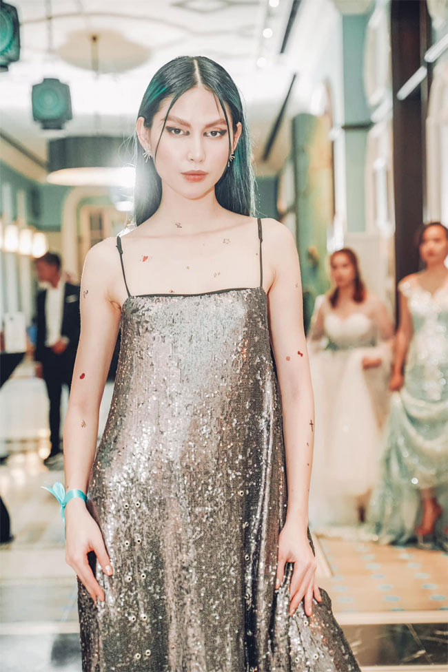 Sau 10 năm bước chân vào làng mẫu, Thùy Dương đã có sự thay đổi ngoạn mục về vẻ ngoài.