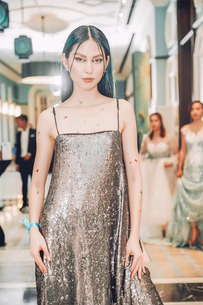 Sau 10 năm bước chân vào làng mẫu, Thùy Dương đã có sự thay đổi ngoạn mục về vẻ ngoài.