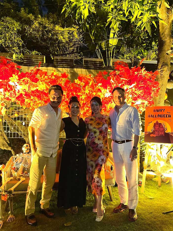 Bà xã Chi Bảo chọn váy ôm với hoạ tiết là những bông hoa to, sáng màu, đi dự sự kiện với chồng.