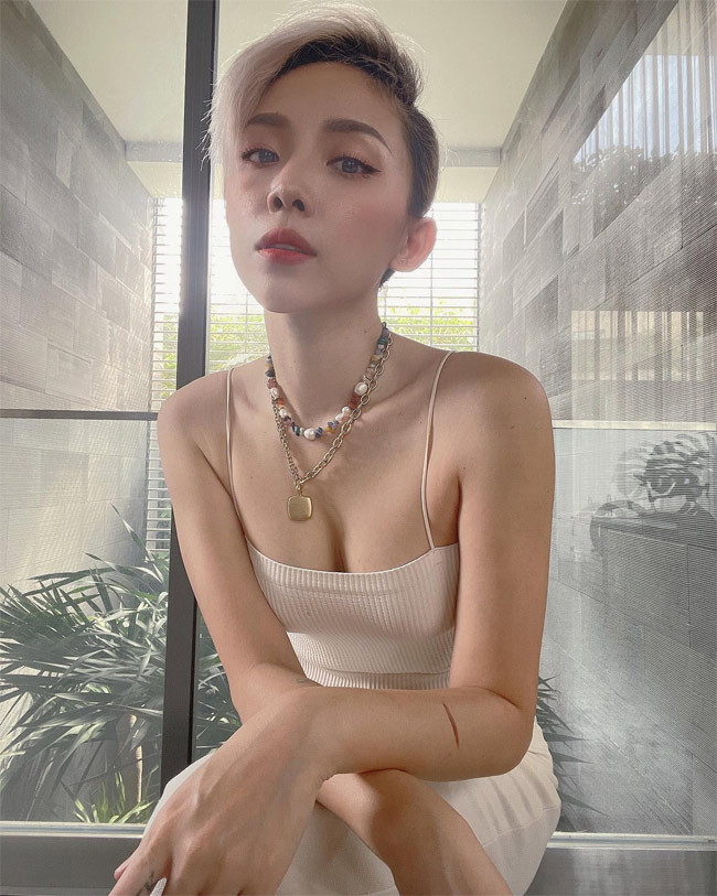 Váy bó cũng là một trong những trang phục yêu thích của Tóc Tiên bởi nó giúp cô khoe được ba vòng siêu chất.