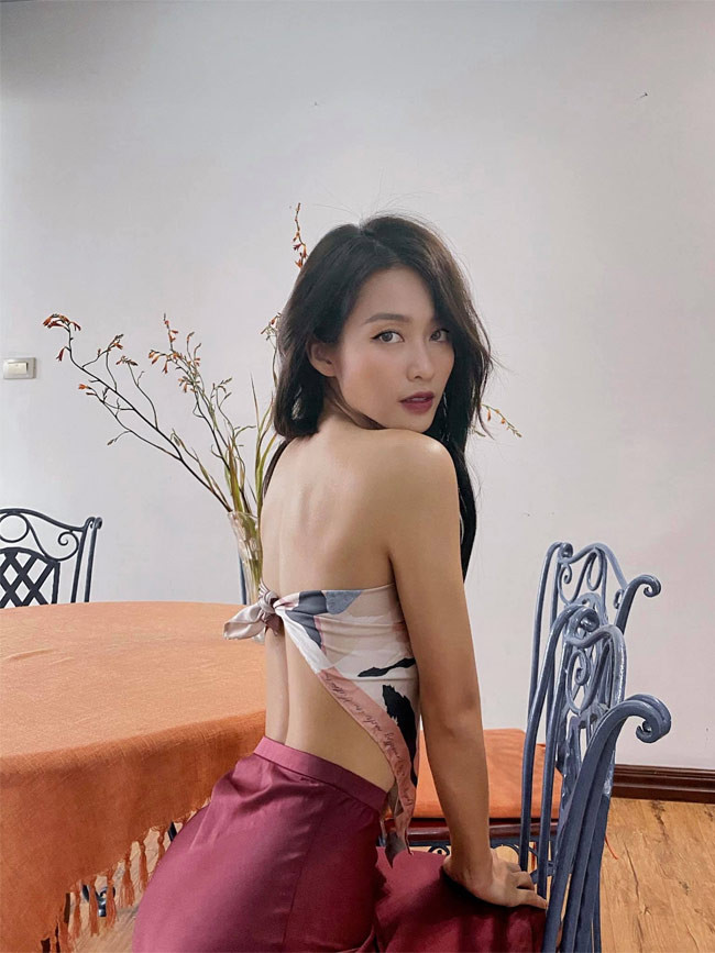 Sút cân nghiêm trọng nên nhìn Khả Ngân không còn sức sống như trước.