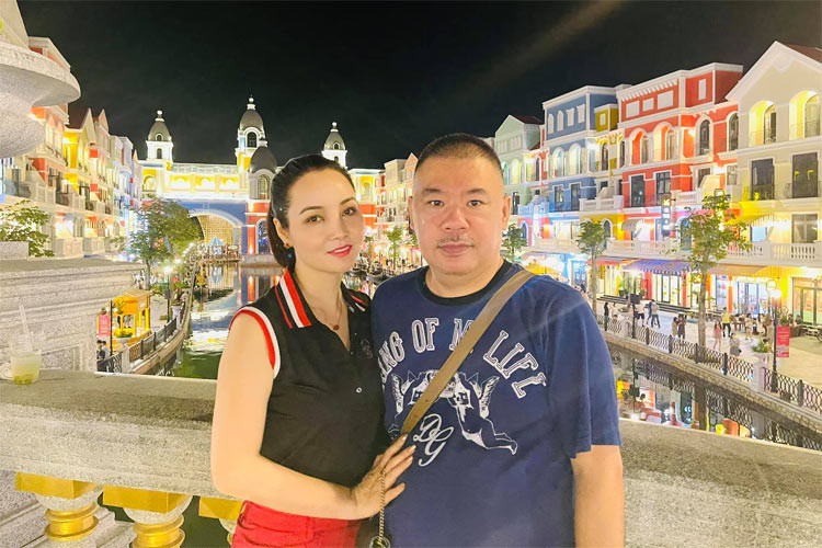 Để giữ cho gia đình luôn trong ấm ngoài êm, bí quyết của Mai Thu Huyền là luôn thấp hơn chồng, để chồng quyết định những việc lớn và mọi người trong nhà đều tôn trọng nhau.