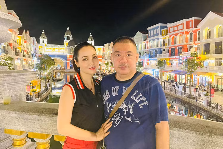 Để giữ cho gia đình luôn trong ấm ngoài êm, bí quyết của Mai Thu Huyền là luôn thấp hơn chồng, để chồng quyết định những việc lớn và mọi người trong nhà đều tôn trọng nhau.