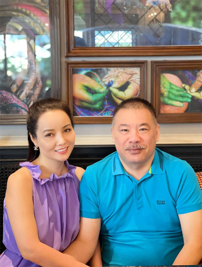 Mặc dù không hoạt động trong lĩnh vực nghệ thuật nhưng chồng Mai Thu Huyền lại rất hiểu công việc của vợ và luôn tạo điều kiện để vợ phát triển nghề nghiệp.