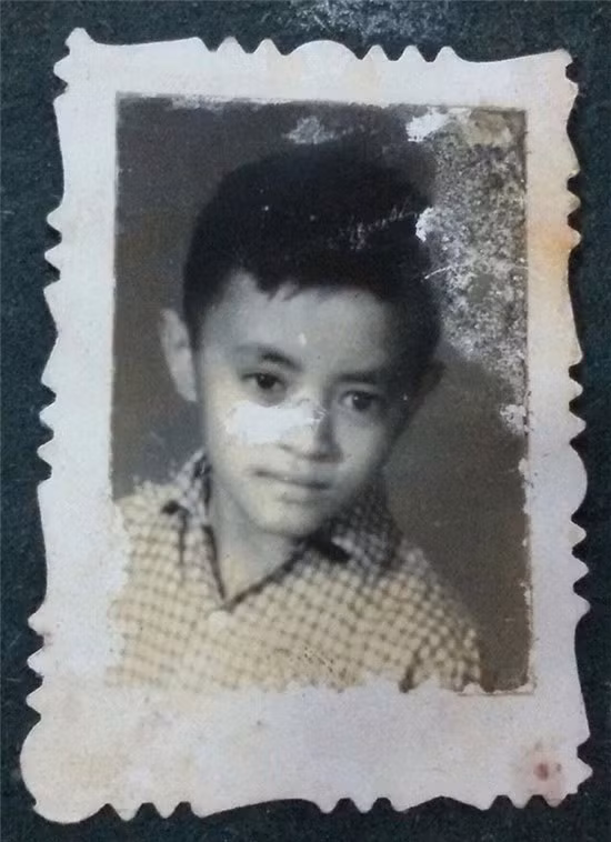 Ảnh lúc nhỏ của nghệ sĩ Giang Còi được anh khoe trên trang cá nhân cách đây không lâu.